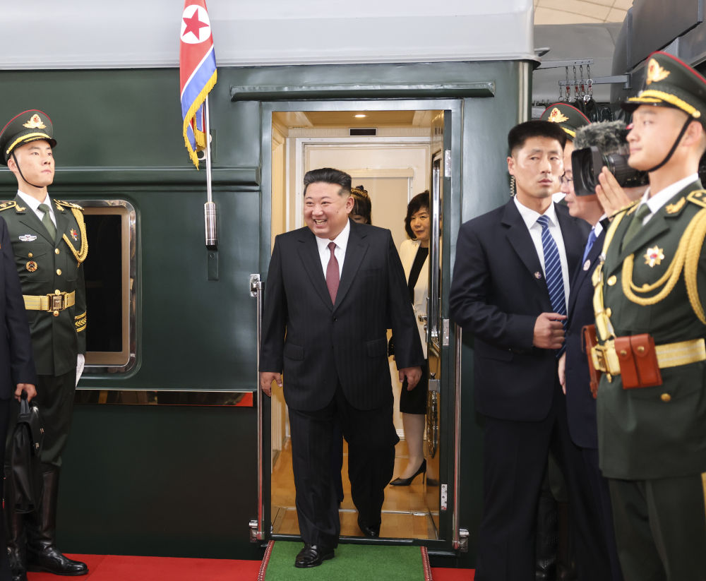 朝鲜劳动党总书记、国务委员长金正恩抵达北京