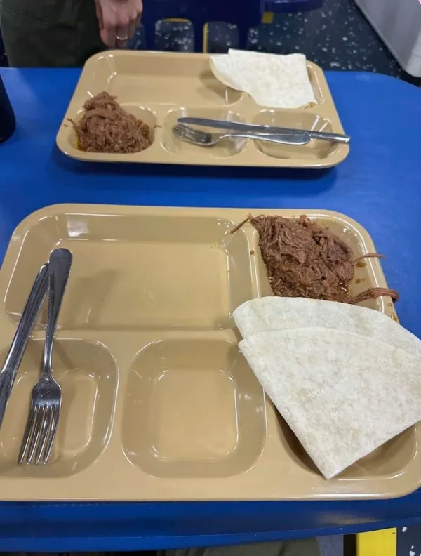 美林肯号航母士兵伙食堪忧 家属忙寄补给却滞留原地